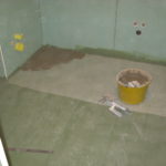 terakota na drewnianej podłodze Oleba.pl