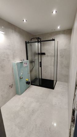 Prace glazurnicze łazienka oraz gres w pokojach