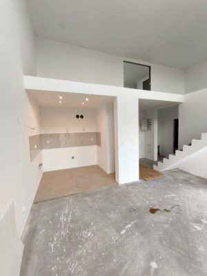 Antresola w bloku miejsce do pracy i spania