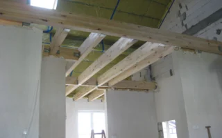Strop drewniany i adaptacja poddasza 90 m² – Józefosław