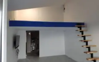 Antresola do spania 10 m² w mieszkaniu Ursynów
