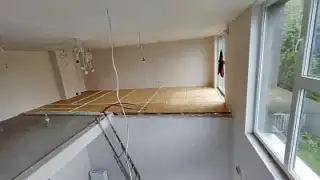 Antresola i strop drewniany 30 m² – Warszawa